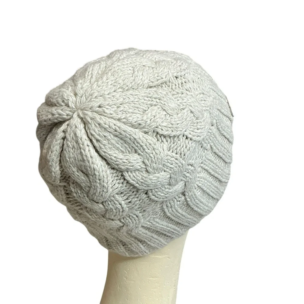 Under Armour‎ Cable Knit Beanie Hat Cream and Gray Fleece Lined Winter Hat